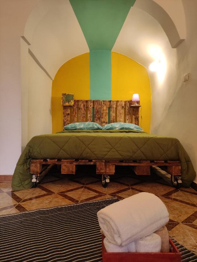 Abstract Home Остуни Екстериор снимка